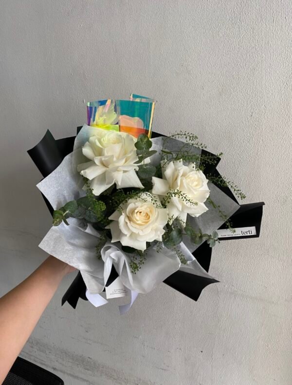 Triplet Rose Bouquet - Image 4