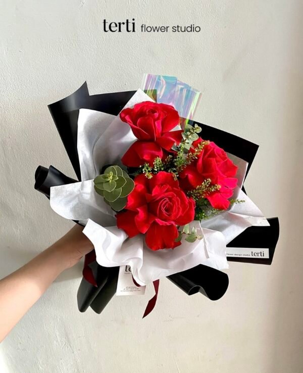 Triplet Rose Bouquet - Image 6