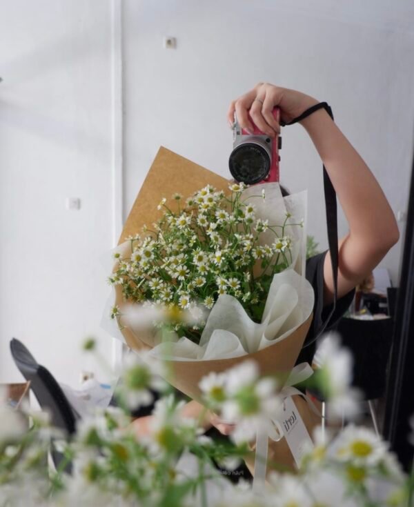 Small Daisy Bouquet - Image 2