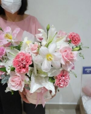 Round Box With Lily and Tulip