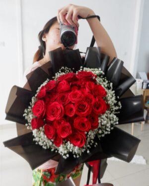 Classic Round Rose Bouquet [Semi Import] - Small